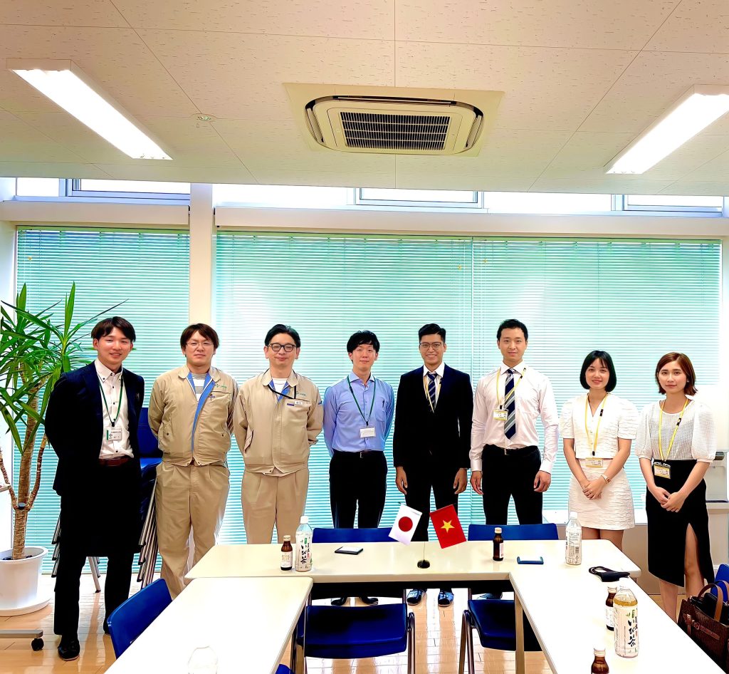 Các đại diện công ty Ensou và NMN tham gia lễ ký kết